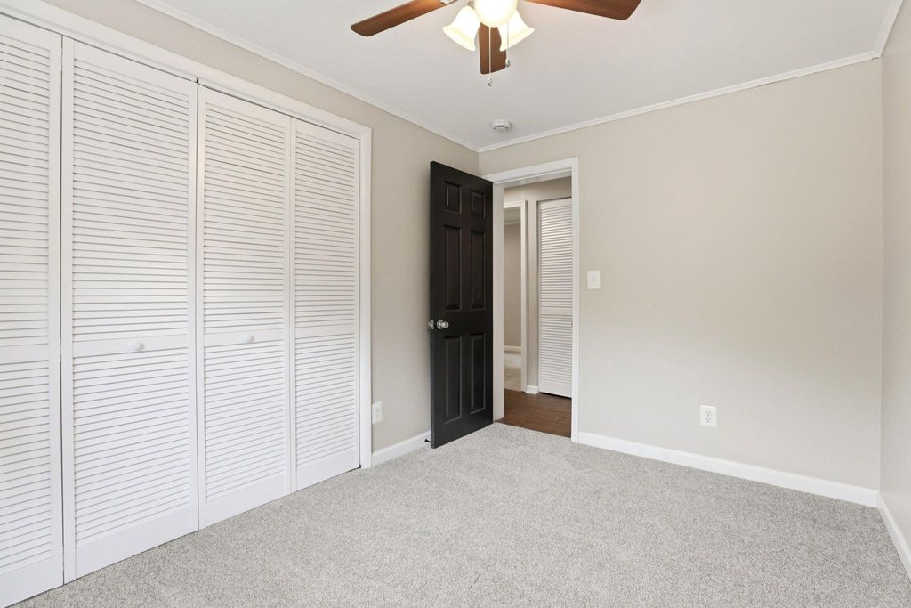 Image 15 of property listing at 941 PAT LN, Huntingtown, MD 20639
