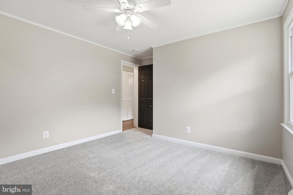 Image 16 of property listing at 941 PAT LN, Huntingtown, MD 20639