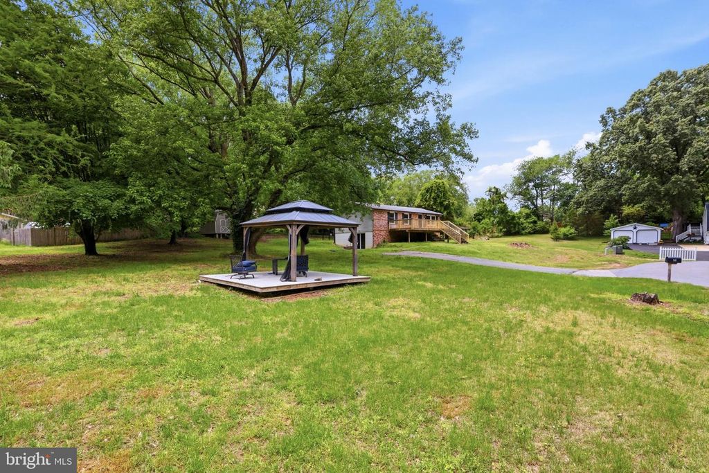 Image 3 of property listing at 941 PAT LN, Huntingtown, MD 20639