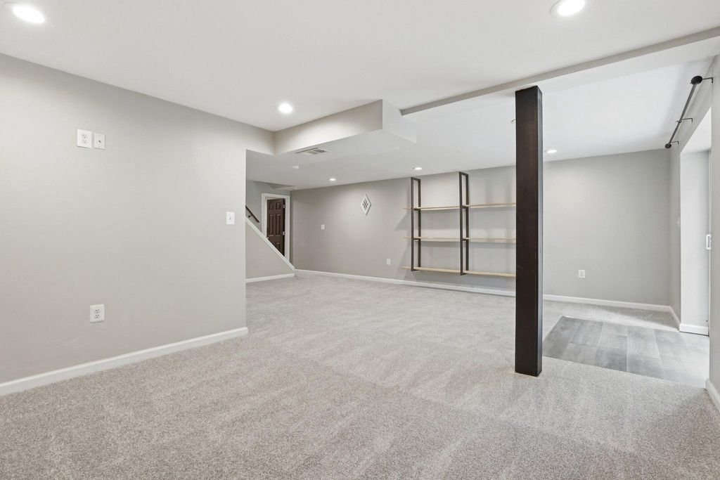 Image 21 of property listing at 941 PAT LN, Huntingtown, MD 20639