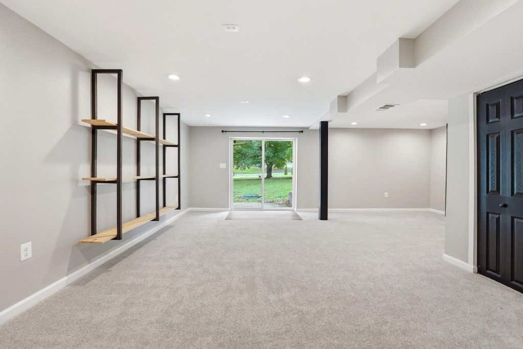 Image 22 of property listing at 941 PAT LN, Huntingtown, MD 20639