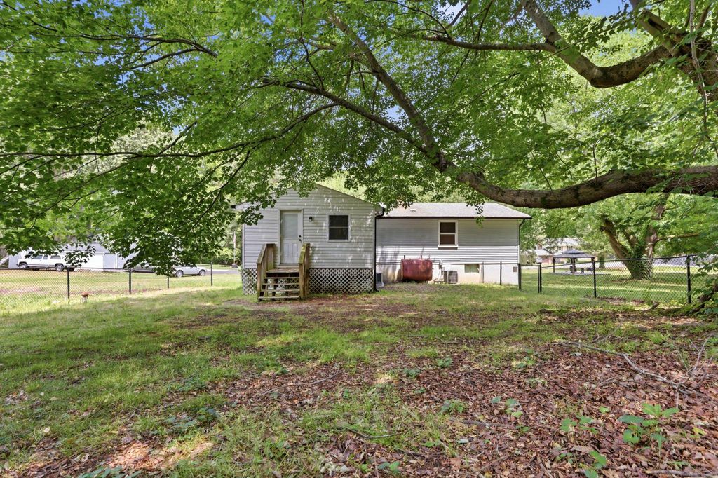 Image 28 of property listing at 941 PAT LN, Huntingtown, MD 20639