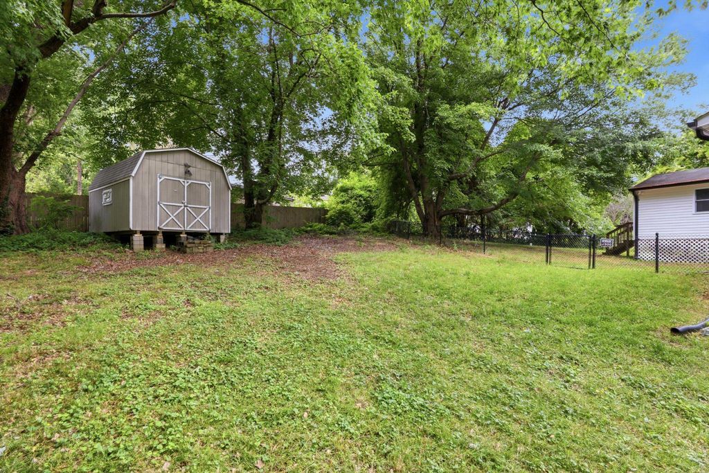 Image 29 of property listing at 941 PAT LN, Huntingtown, MD 20639