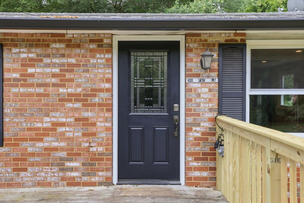 Image 4 of property listing at 941 PAT LN, Huntingtown, MD 20639