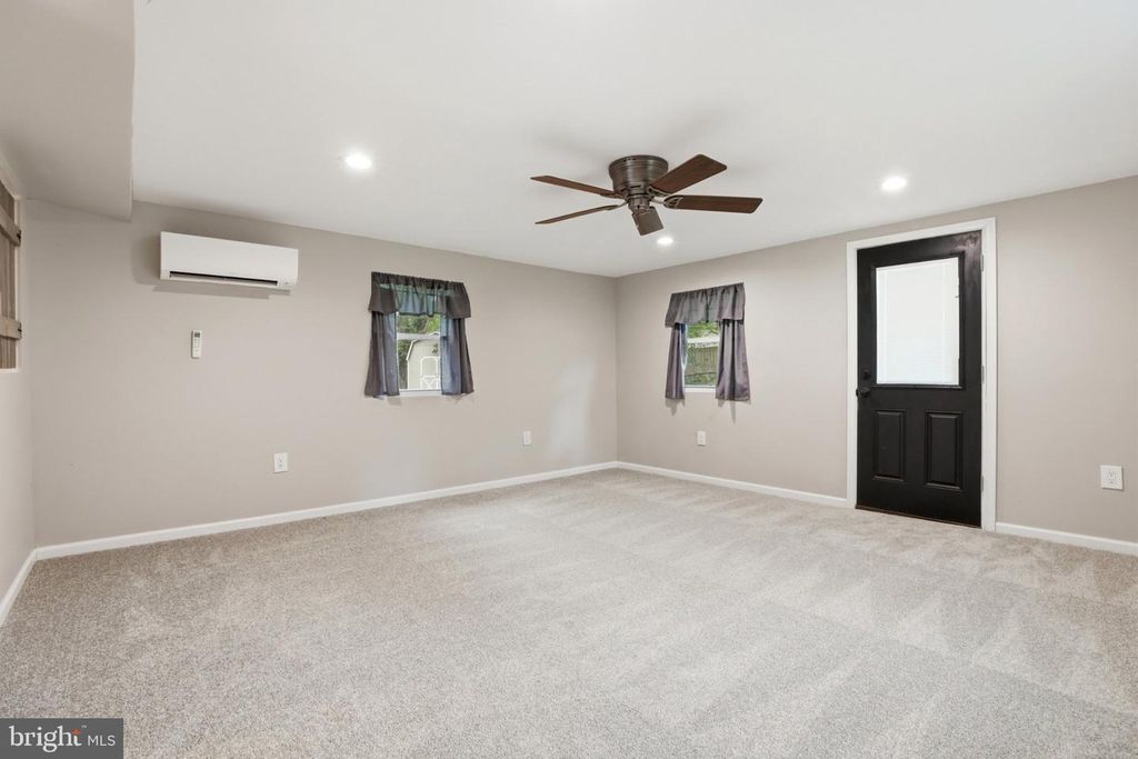 Image 9 of property listing at 941 PAT LN, Huntingtown, MD 20639