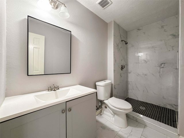 11873 Algonquin Drive, Houston, TX 77089