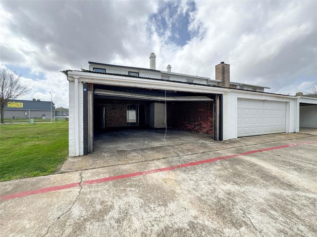 11873 Algonquin Drive, Houston, TX 77089