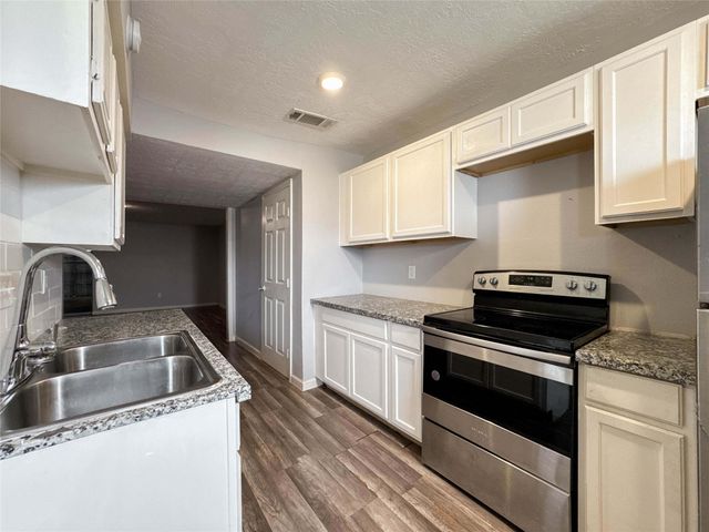 11873 Algonquin Drive, Houston, TX 77089