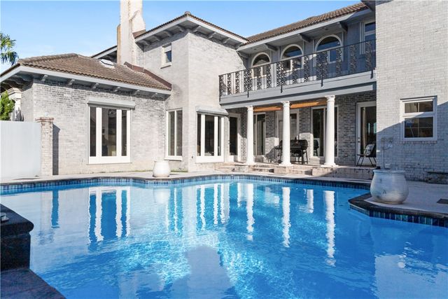 5001 Ocean Dr, Corpus Christi, TX 78412