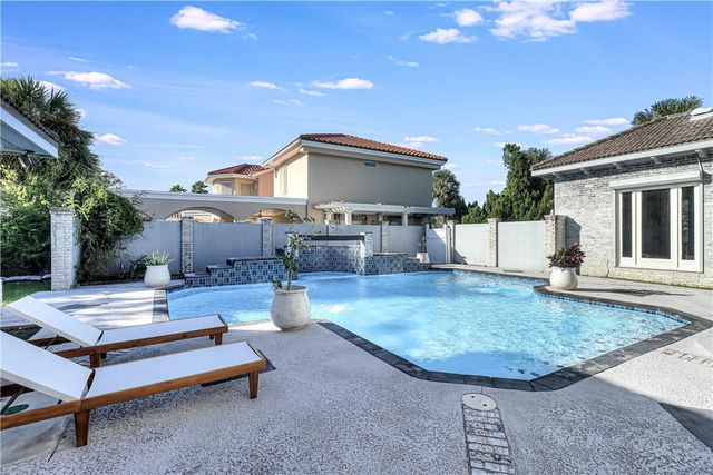 5001 Ocean Dr, Corpus Christi, TX 78412