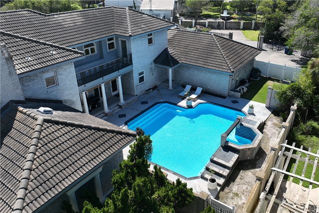 5001 Ocean Dr, Corpus Christi, TX 78412