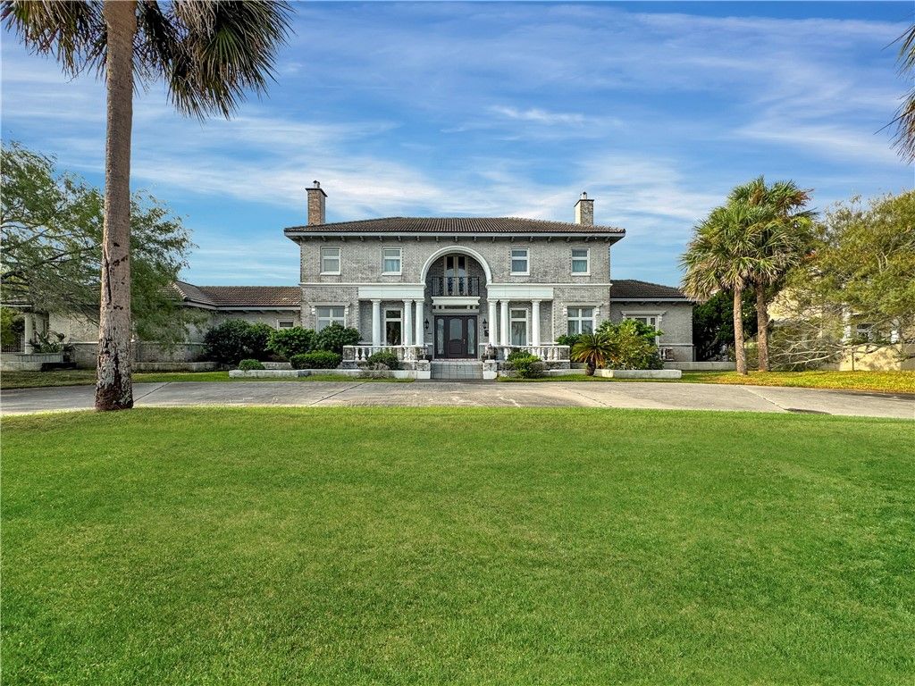 5001 Ocean Dr, Corpus Christi, TX 78412