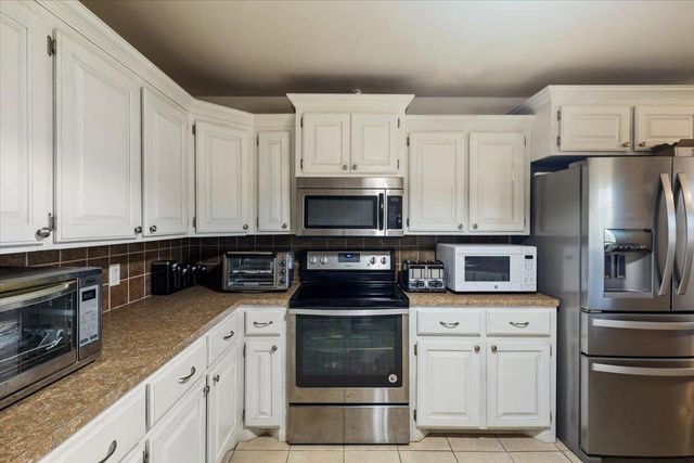 36 NE Jack Rabbit Dr, Fletcher, OK 73541