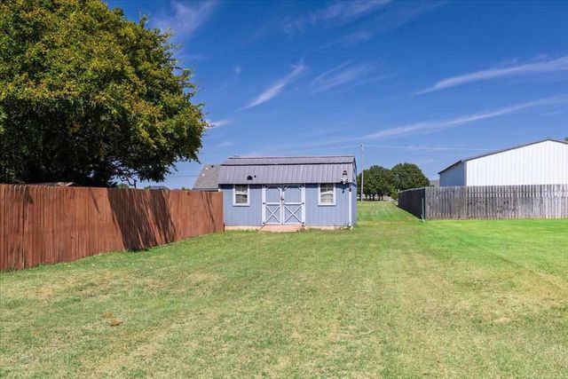 36 NE Jack Rabbit Dr, Fletcher, OK 73541