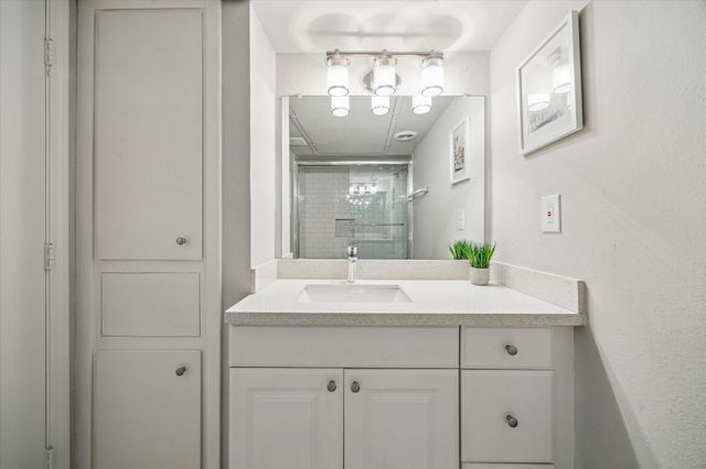 3944 W Alabama Street 12, Houston, TX 77027