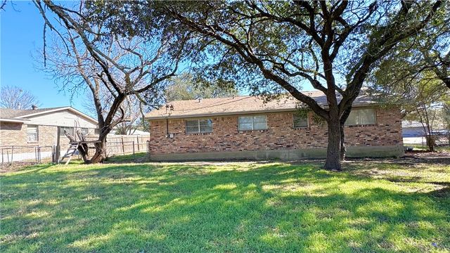 404 Madeline Drive, Bryan, TX 77802