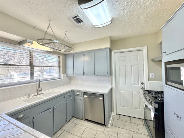 404 Madeline Drive, Bryan, TX 77802