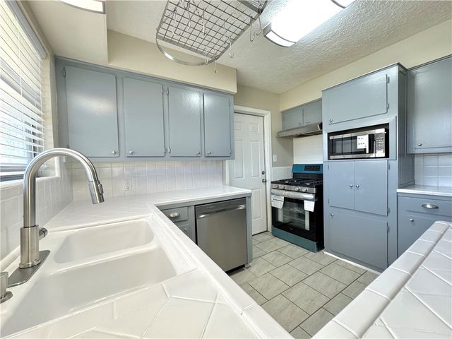 404 Madeline Drive, Bryan, TX 77802