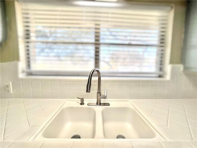 404 Madeline Drive, Bryan, TX 77802