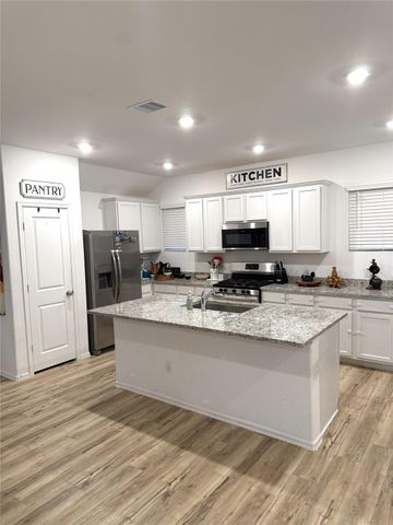 5323 Winding Stream Drive, Rosenberg, TX 77469