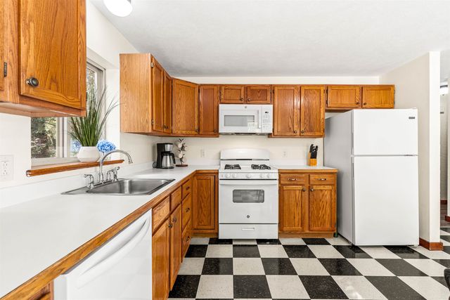 5 S Landing Road, Sandown, NH 03873