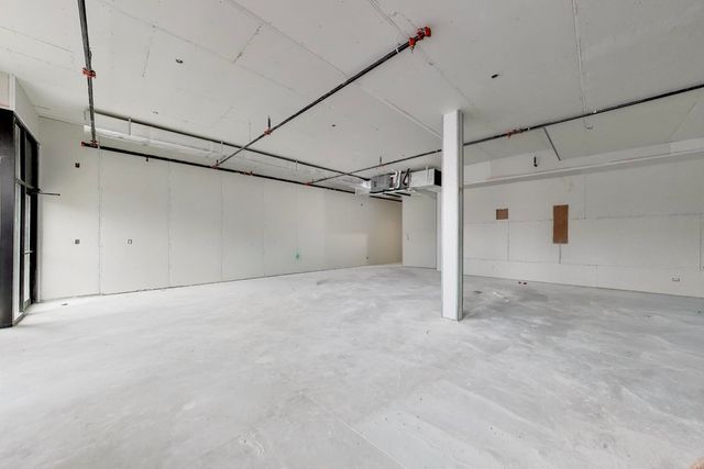 1952 W Lawrence Avenue, Chicago, IL 60640