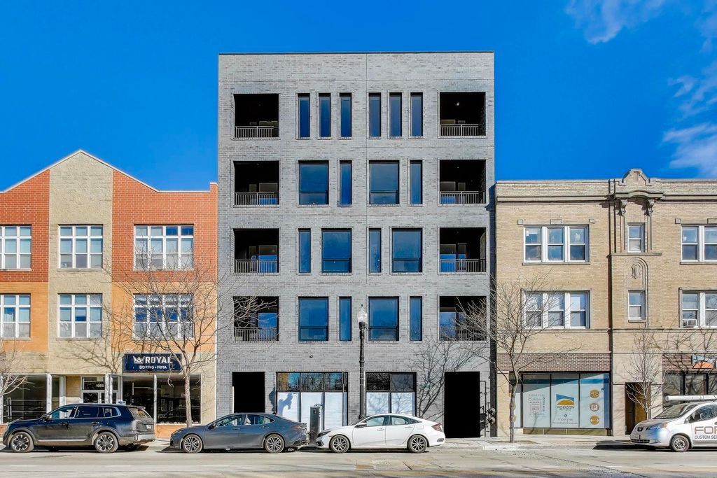1952 W Lawrence Avenue, Chicago, IL 60640