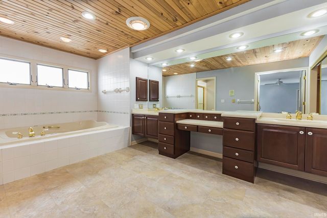 0727 S County Road 100 W, Hartford City, IN 47348