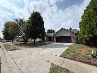 3705 Windshire Drive, Springfield, IL 62704