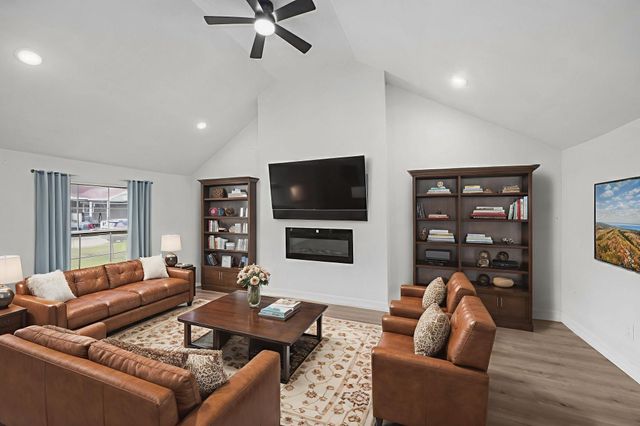 905 Elm Avenue, Pasadena, TX 77506