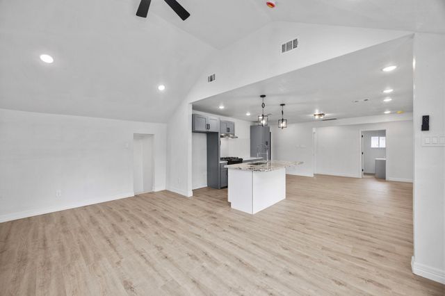 905 Elm Avenue, Pasadena, TX 77506