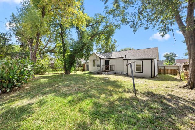 905 Elm Avenue, Pasadena, TX 77506