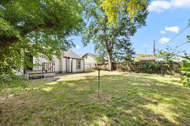 905 Elm Avenue, Pasadena, TX 77506