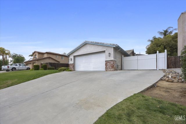 232 Camwood Avenue, Bakersfield, CA 93308