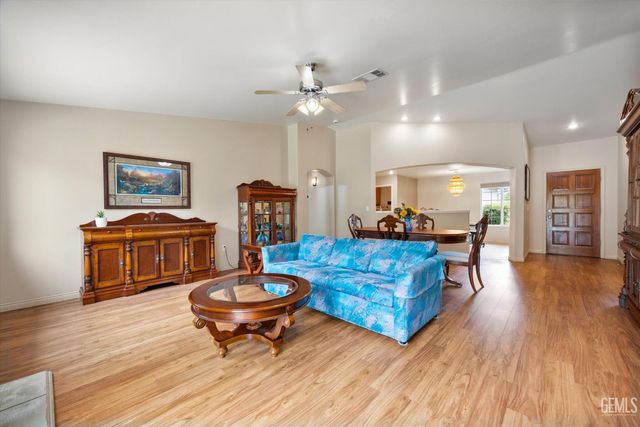 232 Camwood Avenue, Bakersfield, CA 93308