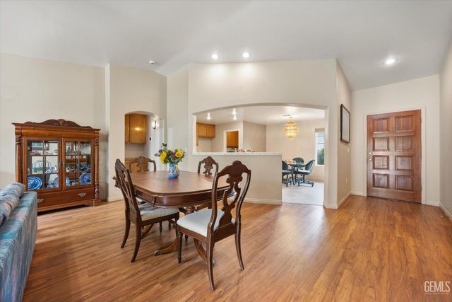 232 Camwood Avenue, Bakersfield, CA 93308