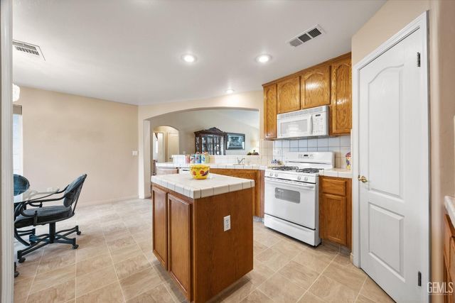 232 Camwood Avenue, Bakersfield, CA 93308