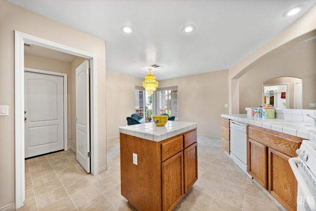 232 Camwood Avenue, Bakersfield, CA 93308