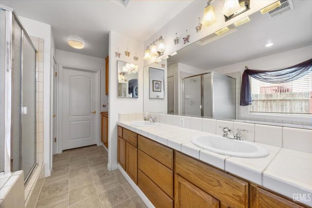 232 Camwood Avenue, Bakersfield, CA 93308