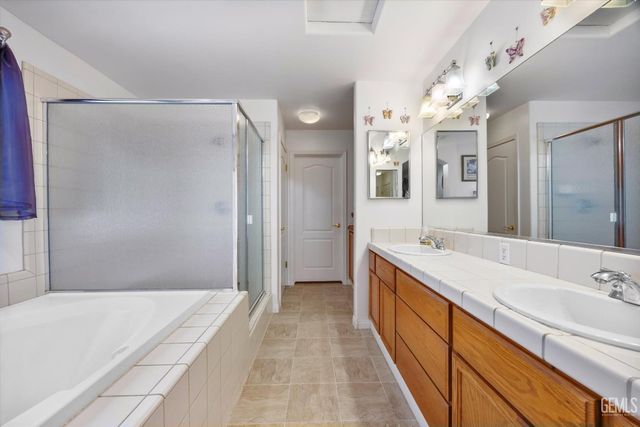 232 Camwood Avenue, Bakersfield, CA 93308
