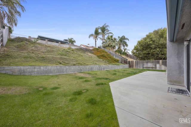 232 Camwood Avenue, Bakersfield, CA 93308