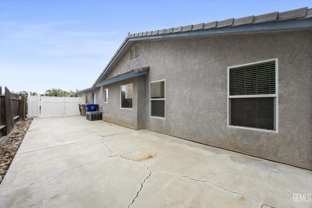 232 Camwood Avenue, Bakersfield, CA 93308