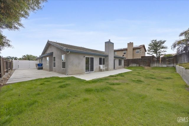232 Camwood Avenue, Bakersfield, CA 93308