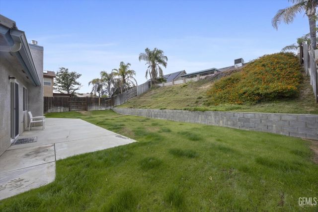232 Camwood Avenue, Bakersfield, CA 93308