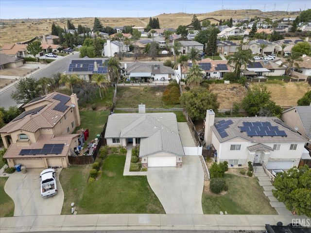 232 Camwood Avenue, Bakersfield, CA 93308