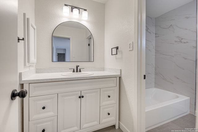 6022 Royal Wood, San Antonio, TX 78239