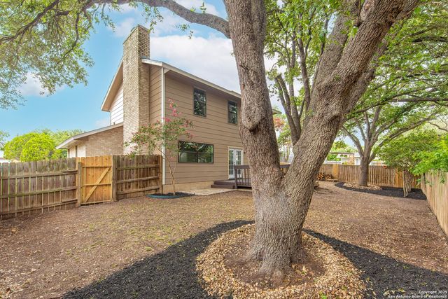 6022 Royal Wood, San Antonio, TX 78239