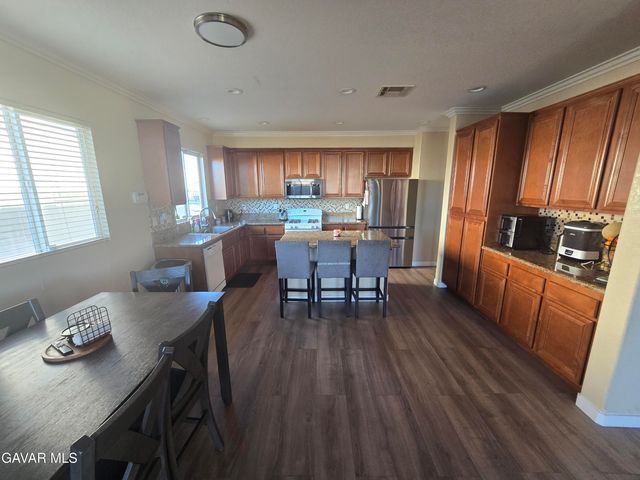 3321 Rosegold Avenue, Rosamond, CA 93560