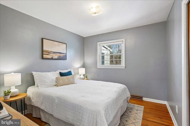 4 WALNUT HILL RD, La Plata, MD 20646