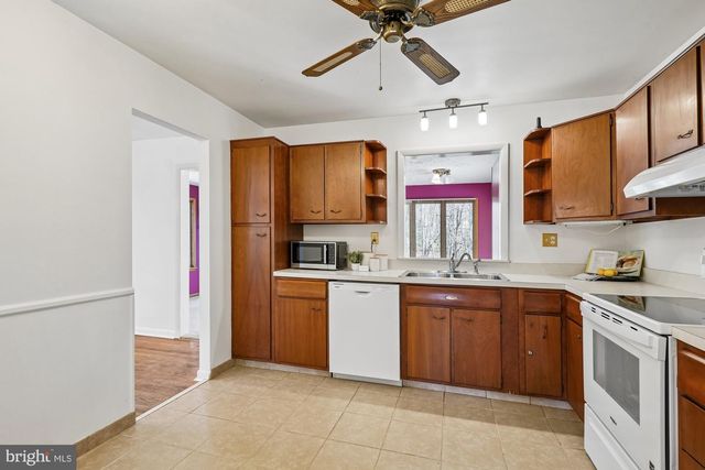 4 WALNUT HILL RD, La Plata, MD 20646